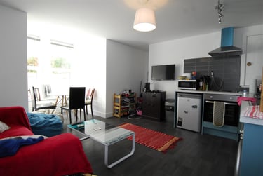 1 bed flat, 1 Quaker Lane, Peverell, Plymouth, PL34FA - Image 2